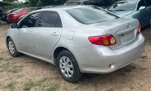 Toyota Corolla LE 4dr Sedan (1.8L 4cyl 4A) 2010 Silver