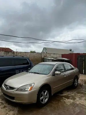 Honda Accord 2005 Gold