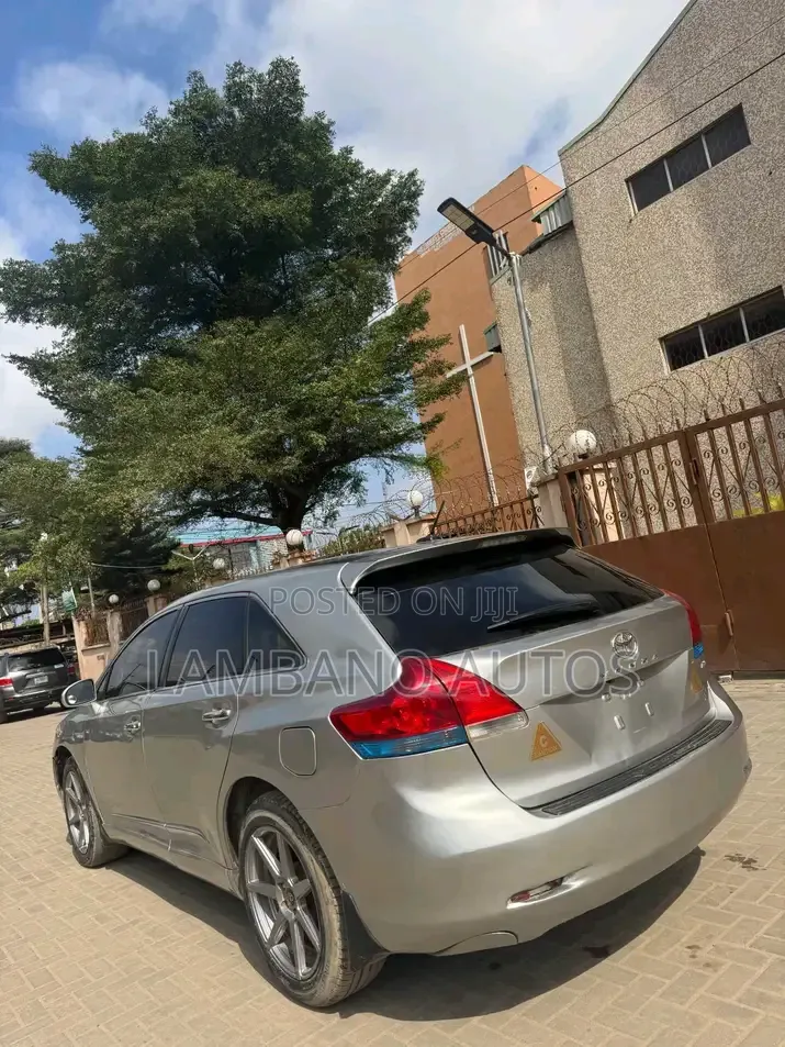 Toyota Venza Limited 2011 Silver