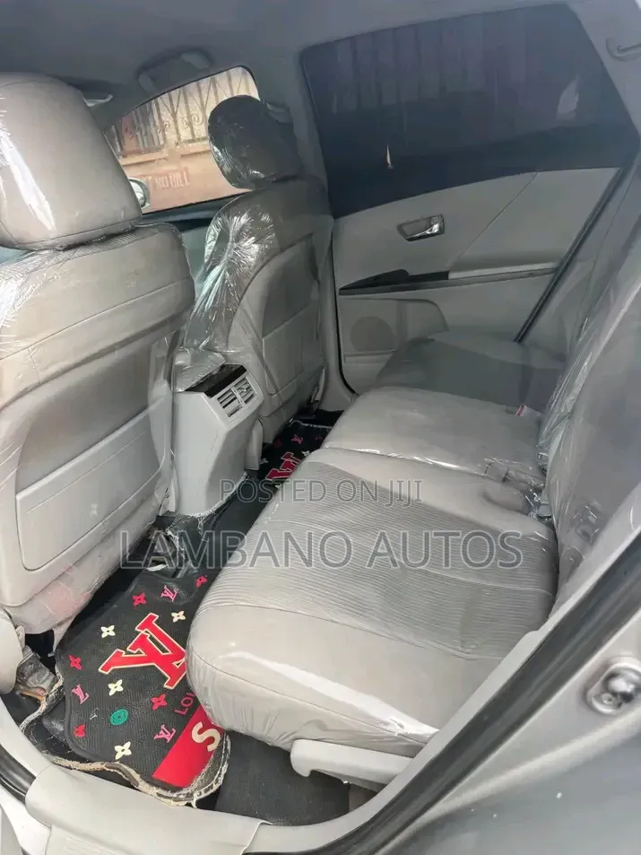 Toyota Venza Limited 2011 Silver