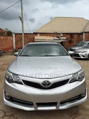 Toyota Camry SE V6 4dr Sedan (3.5L 6cyl 6A) 2013 Silver