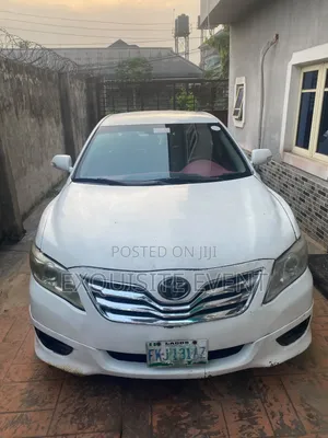 Toyota Camry SE V6 4dr Sedan (3.5L 6cyl 6AM) 2008 White