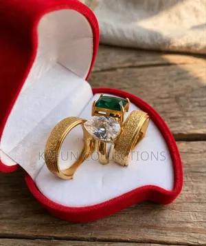 Gold Frosted Emerald Teardrop-Green Stone Couple Rings Set - 3pcs
