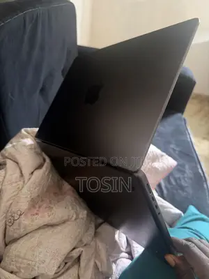 Laptop Apple MacBook Pro 2023 M3 18GB Intel Core M3 SSD 512GB