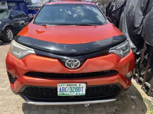 Toyota RAV4 SE AWD (2.5L 4cyl 6A) 2017 Orange