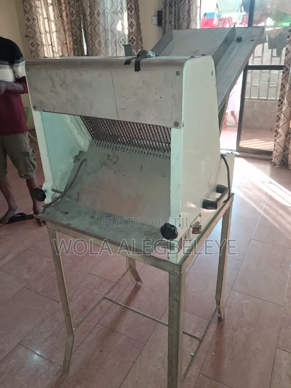 Industrial Bread Slicing Machine