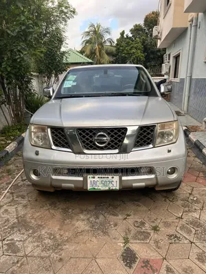 Nissan Pathfinder 2005 Silver