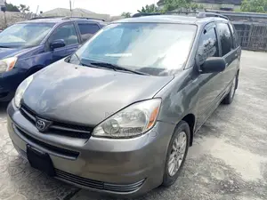 Toyota Sienna LE AWD 2005 Gray