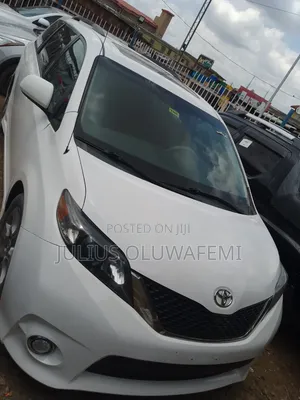 Toyota Sienna 2013 White