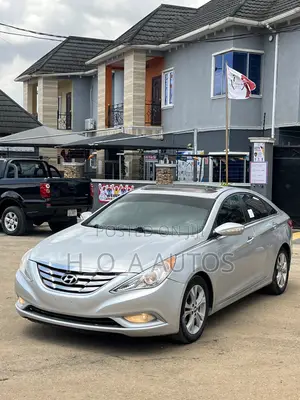 Hyundai Sonata Limited Sedan FWD (2.4L 4cyl 6A) 2011 Silver