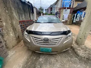 Toyota Camry XLE 4dr Sedan (2.4L 4cyl 5A) 2009 Gold