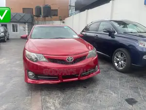 Toyota Camry SE 4dr Sedan (2.5L 4cyl 6A) 2013 Red