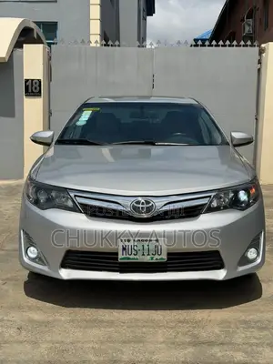Toyota Camry XLE 4dr Sedan (3.5L 6cyl 6A) 2014 Silver