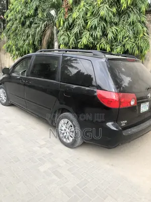 Very Clean Toyota Sienna