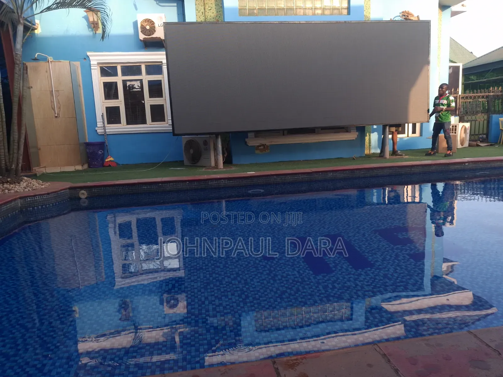 P4 Outdoor Hotel Screens