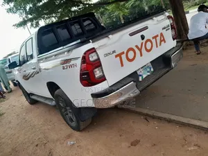 Toyota Hilux 2017 White