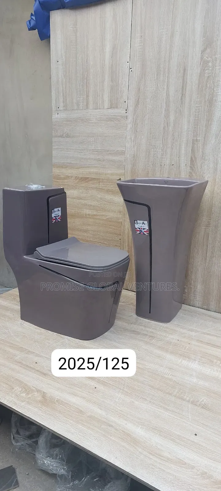 Executive High Standard England Eagle Water Closet