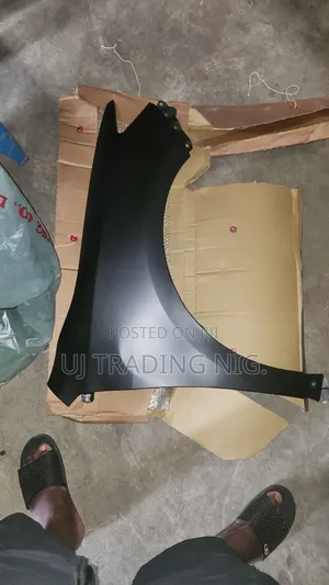 Fender Camry 2012 Right