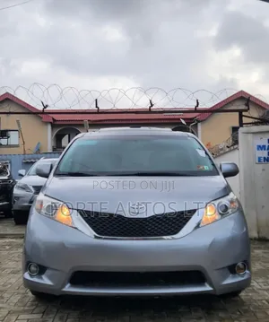 Toyota Sienna Limited 7 Passenger 2011 Silver