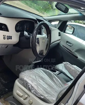 Toyota Sienna Limited 7 Passenger 2011 Silver