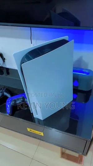 PS5 Used With 2 Pads and Cd Plates