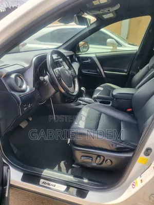 Toyota RAV4 SE 4dr SUV AWD (2.5L 4cyl 6A) 2018 White