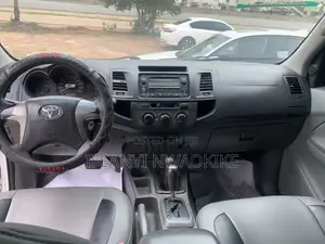Toyota Hilux 2014 White