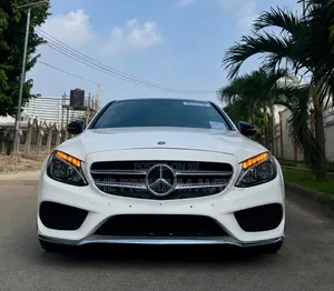 Mercedes-Benz C300 Luxury 4matic Sedan AWD (2.0L 4cyl 7A) 2017 White