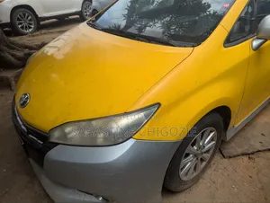 Toyota Wish 2014 Yellow