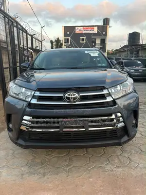 Toyota Highlander XLE 4dr SUV (3.5L 6cyl 6A) 2015 Gray