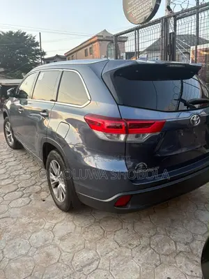 Toyota Highlander XLE 4dr SUV (3.5L 6cyl 6A) 2015 Gray