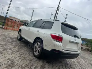 Toyota Highlander 3.5L 4WD 2013 White