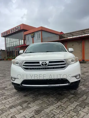 Toyota Highlander 3.5L 4WD 2013 White