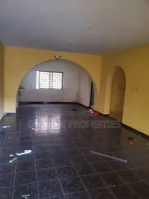 3bdrm Block of Flats in Karimu Laka, Egbeda for rent