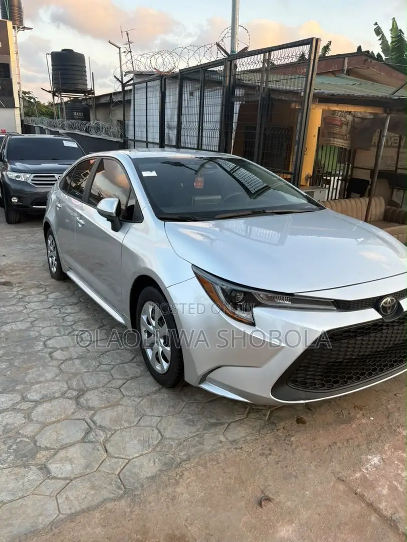 Toyota Corolla LE 2020 Silver