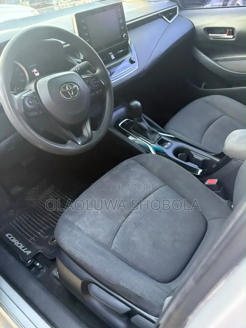 Toyota Corolla LE 2020 Silver