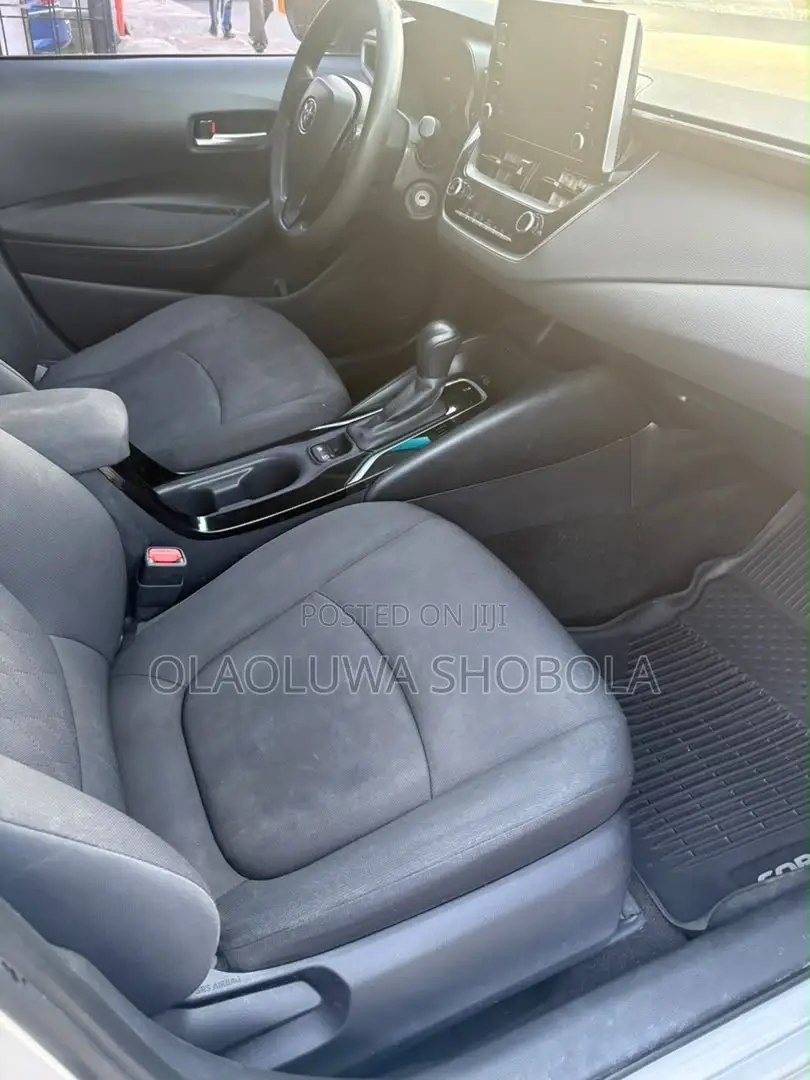 Toyota Corolla LE 2020 Silver