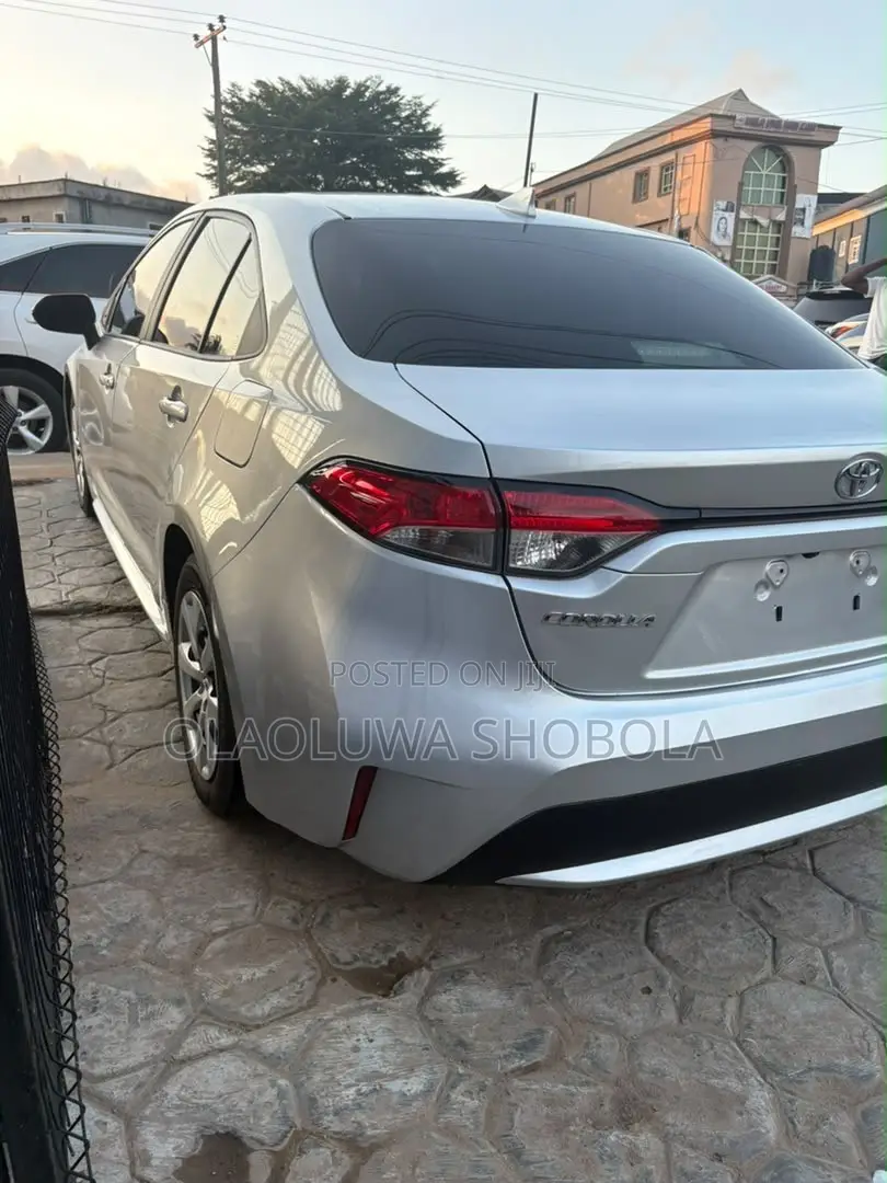 Toyota Corolla LE 2020 Silver