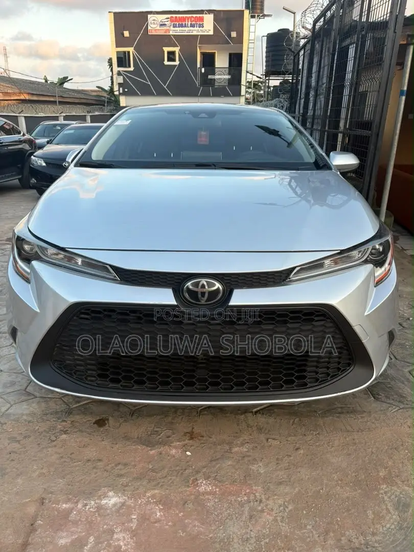 Toyota Corolla LE 2020 Silver
