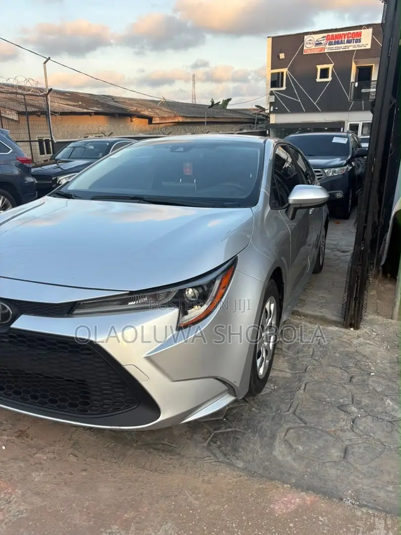 Toyota Corolla LE 2020 Silver