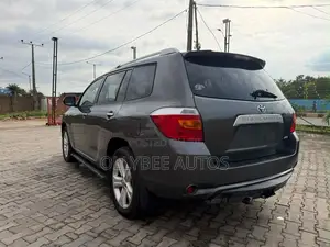 Toyota Highlander Base 2010 Gray