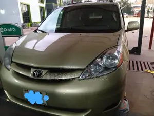 Toyota Sienna XLE FWD (3.3L V6 5A) 2004 Gold