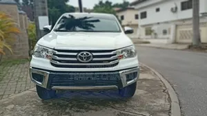 Toyota Hilux 2023 White