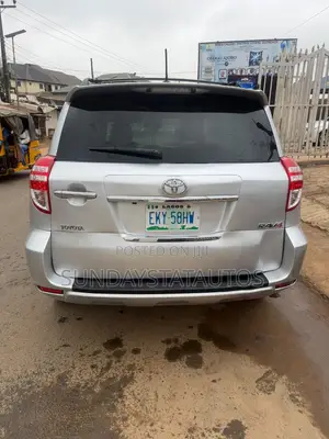 Toyota RAV4 2011 Silver