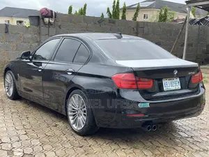 BMW 320i Sedan RWD 2013 Black