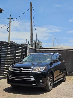 Toyota Highlander LE 4x4 V6 (3.5L 6cyl 8A) 2017 Black