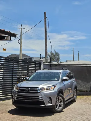Toyota Highlander LE V6 4x4 (3.5L 6cyl 6A) 2016 Silver