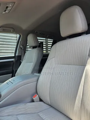 Toyota Highlander LE V6 4x4 (3.5L 6cyl 6A) 2016 Silver