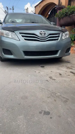Toyota Camry LE 4dr Sedan (2.5L 4cyl 6A) 2011 Green