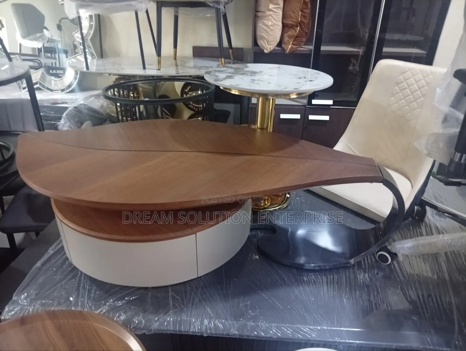 Beautiful Leaf Shape Centre Table